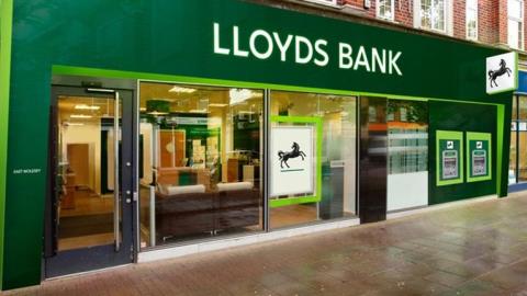 Lloyds’ barcode cash paying-in app feature proves a hit